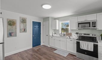 1 Cray St, Cumberland, RI 02864