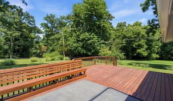 893 Oklahoma Ave, Ballwin, MO 63021