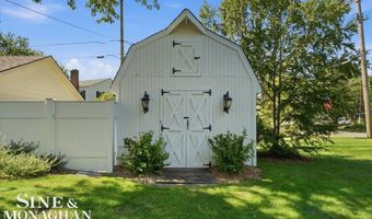 206 Edgewater Dr, Algonac, MI 48001