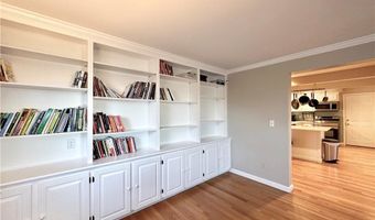 24 High St, Middletown, RI 02842