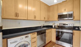 1251 E ABINGDON Dr #1121, Alexandria, VA 22314