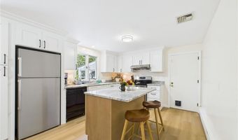 65 Bayberry Ln, East Greenwich, RI 02818