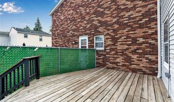 77 Sundridge Dr, Amherst, NY 14228