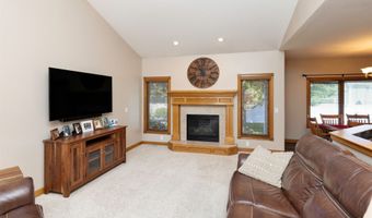 1018 Falcon Dr SE, Altoona, IA 50009