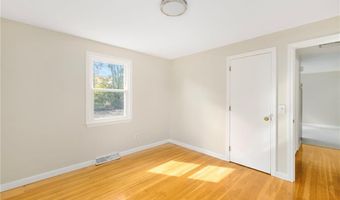 620 Dry Bridge Rd, North Kingstown, RI 02852