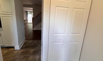 5633 INDEPENDENCE Cir, Alexandria, VA 22312