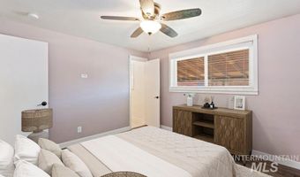 7566 S Valley Heights Dr, Boise, ID 83709