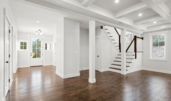 16 Bel Aire Ln, Canton, CT 06019