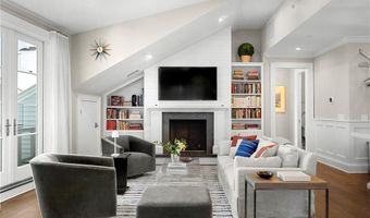 50 School St 7, Newport, RI 02840