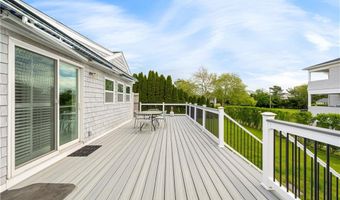 35 Willow Ave, Narragansett, RI 02882