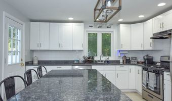 150 Hathaway Rd, Acushnet, MA 02743