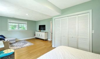 37 Lakeview Ave, Lincoln, RI 02865