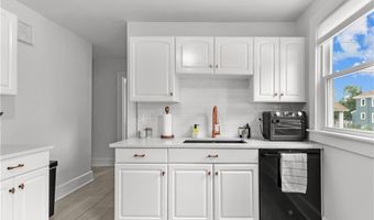 11 Whitwell Pl, Newport, RI 02840