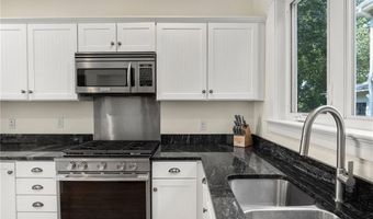 22 Bateman Ave, Newport, RI 02840