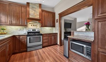 100 Holly Green Dr, Ballwin, MO 63021