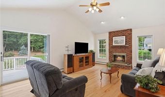 136 Holly Hills Ln, North Kingstown, RI 02874