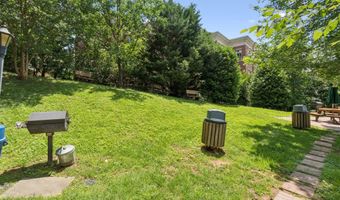 3000 SPOUT RUN Pkwy D212, Arlington, VA 22201