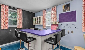 11806 E Arbor Dr, Anchorage, KY 40223