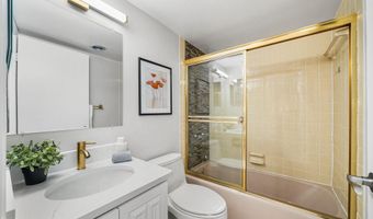 1101 S ARLINGTON RIDGE Rd 212, Arlington, VA 22202