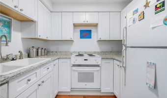 44 Bliss Mine Rd 10, Middletown, RI 02842