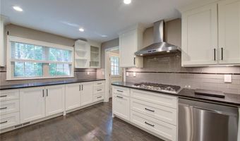 835 Lakeshore Dr NW, Berkeley Lake, GA 30096
