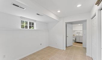56 Pembroke Rd APT 11, Danbury, CT 06811