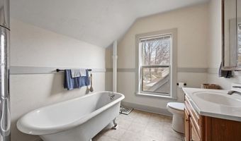 207 N Davis St, Anamosa, IA 52205