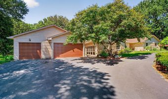 6926 Woodridge Dr, Avon, IN 46123
