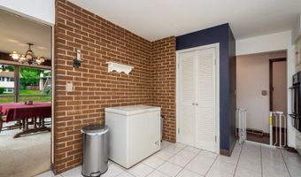 874 Hillandale Dr, Antioch, IL 60002