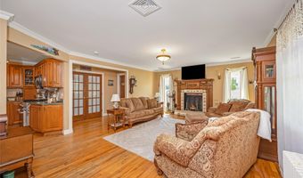 142 Cedar St, Amityville, NY 11701