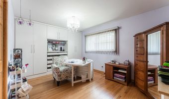 554 N Green Ridge St, Addison, IL 60101