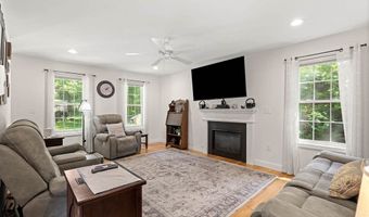 34 Amesbury Ave, Amesbury, MA 01913