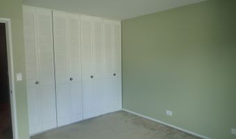 1127 S Old Wilke Rd 101, Arlington Heights, IL 60005