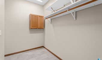 701 S 3rd St, Beresford, SD 57004