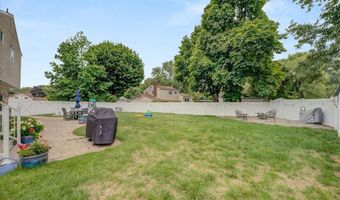 537 Roxbury Rd, Belford, NJ 07718