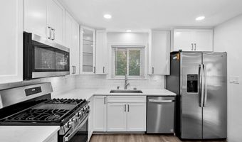 7408 MASONVILLE Dr, Annandale, VA 22003