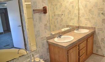 612 HIGH SIDE Trl, Cheyenne, WY 82007