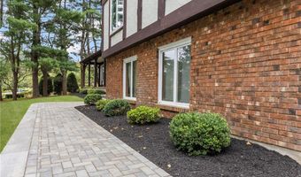 10 Abbott Valley View Dr, Cumberland, RI 02864