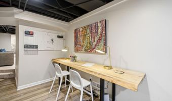 11005 Park Rd, Anchorage, KY 40223