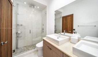 3705 NE 214 St 13, Aventura, FL 33180