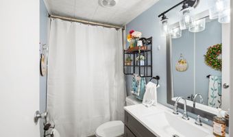 8 Mary Ct, Barnegat, NJ 08005