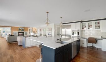 5 Hampden St, Barrington, RI 02806