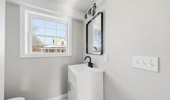 11 Boylston St, Acushnet, MA 02743