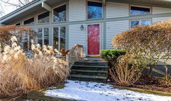 35 Sunset Ave, North Kingstown, RI 02874