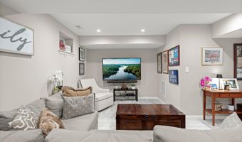 6709 PEMBERTON St, Bethesda, MD 20817