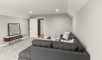 8 Stone Creek Dr, Brentwood, NH 03833