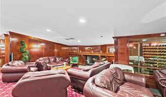 383 Metacom Ave, Bristol, RI 02809