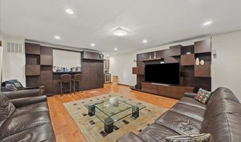 10 Morley Ct, Albertson, NY 11507