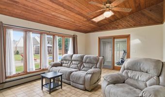 11 James Dr, Albany, NY 12211