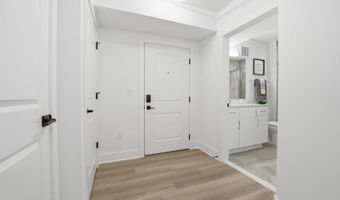 701 N HENRY St 210, Alexandria, VA 22314